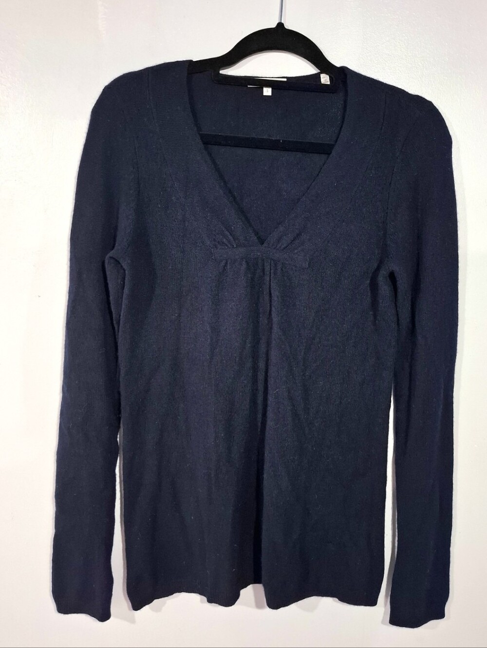 Vince Women's V-Neck Long Sleeve Sweater 100% Cashemere Navy Blue Sz S - Picture 2 of 10